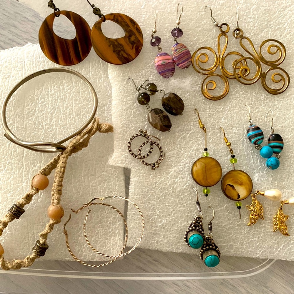 Lot of jewelry